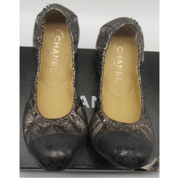 CHANEL metallic crackled calfskin cc elastic cap toe ballerina flats sz 39 - Picture 1 of 6